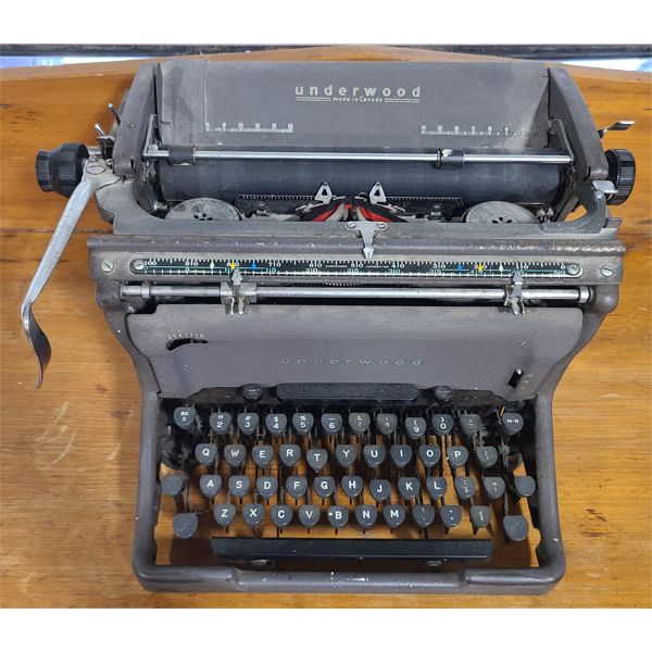 UNDERWOOD TYPEWRITER 