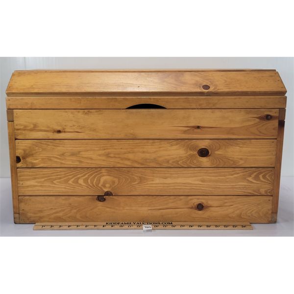 PINE BLANKET CHEST