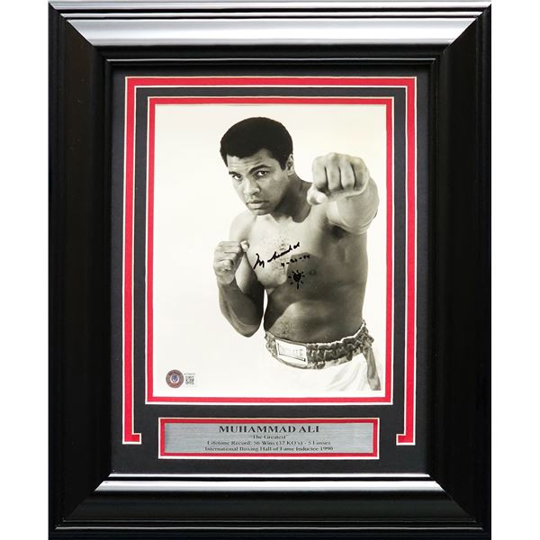 MUHAMMAD ALI SIGNED AND CUSTOM FRAMED 16 X 20 DISPLAY (BECKETT COA)