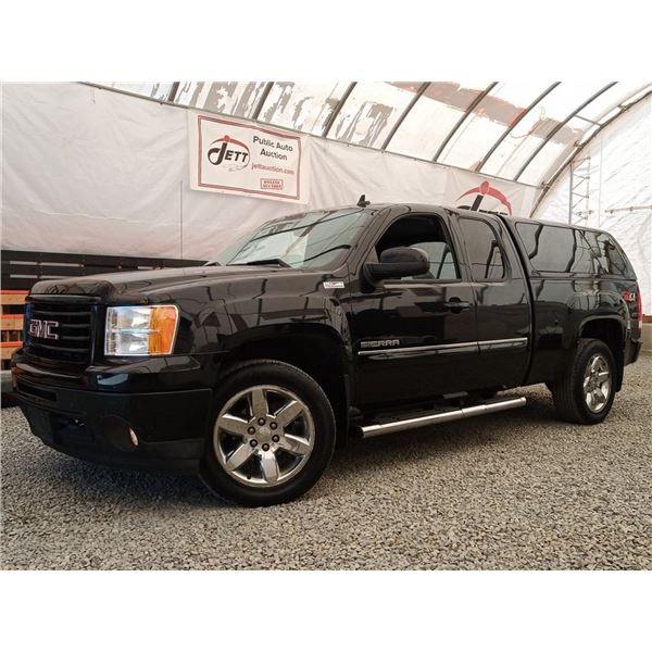 G1 --  2013 GMC SIERRA 1500 SLT EXT CAB 4X4, Black, 235037 KM
