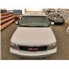 Image 12 : H6 --  2001 GMC SIERRA 1500 EXT CAB 4X4, White, 266254 KM