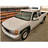 Image 5 : H6 --  2001 GMC SIERRA 1500 EXT CAB 4X4, White, 266254 KM