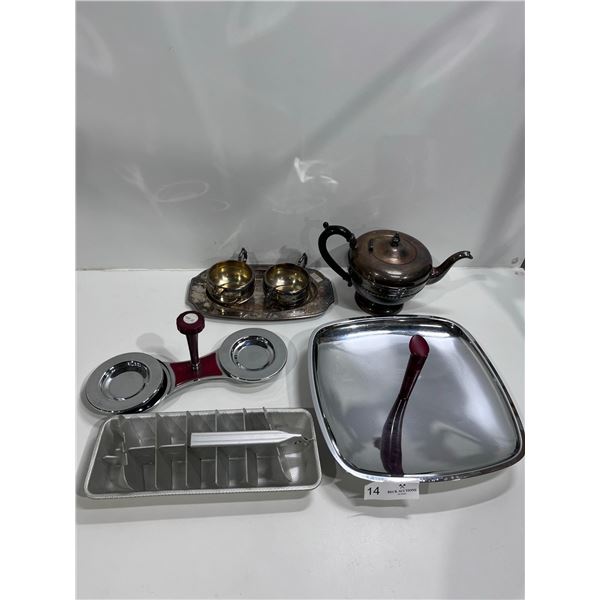 Metal Serving Tray with Tea pot