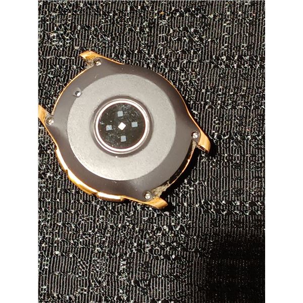 SAMSUNG GPS WATCHES (REQUIRES NEW BATTERIES) GOLD COLOUR