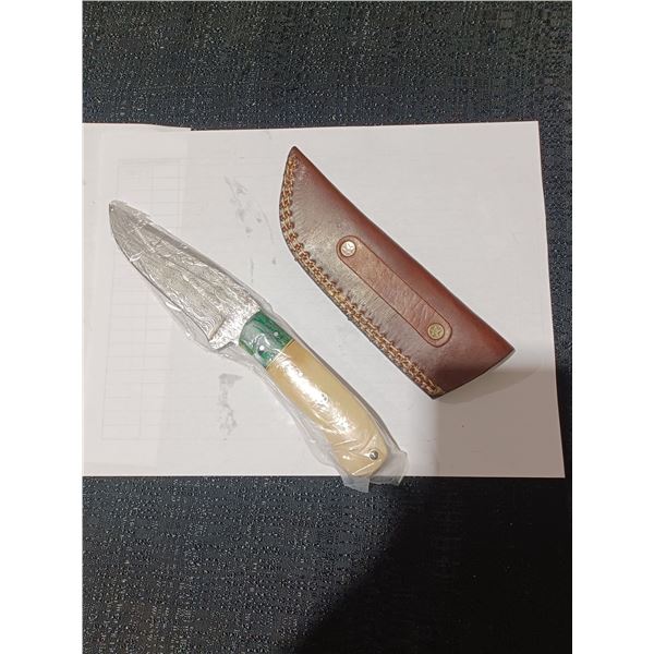 DAMASCUS STEEL KNIFE COMES WITH SHEATH