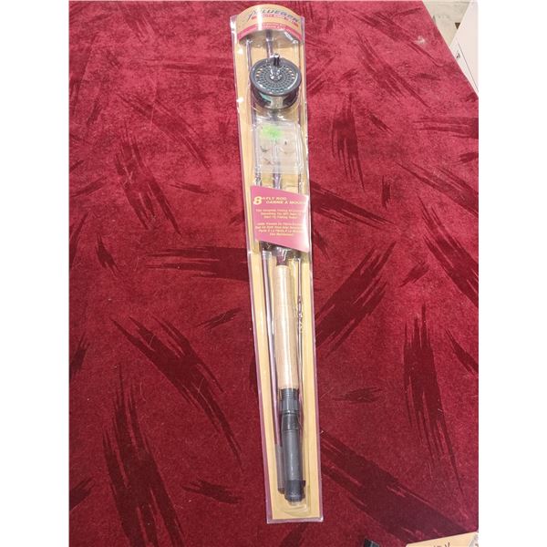 PFLUEGER FLY FISHING KIT 8' ROD AND ACCESSORIES