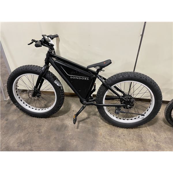 SONDORS BLACK 7 SPEED BOG TIRE ELECTRIC ASSISTED BIKE WITH FULL DISC BRAKES