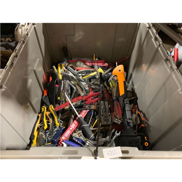 GREY PLASTIC BIN OF ASSORTED HAND TOOLS