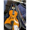 Image 2 : AUBERT LIGHT WOOD 1/2 SIZE VIOLIN WITH BOW IN HARD TRANSPORT CASE ( MADE IN FRANCE )