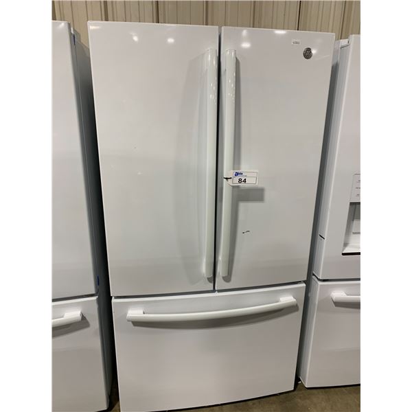 GE GNE27JGMWFWW WHITE 2 DOOR FRIDGE / FREEZER (MINOR COSMETIC DAMAGE)