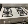 Image 2 : GENERAL JCGBS60DEK6WW WHITE NATURAL GAS 4 BURNER OVEN WITH BROILER *BROKEN GLASS*