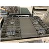 Image 2 : GE JCGS760EP3ES STAINLESS STEEL NATURAL GAS 5 BURNER STOVE / CONVECTION OVEN