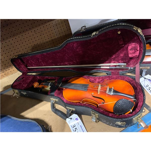 LARK LIGHT WOOD 3/4 SIZE VIOLIN WITH BOW IN HARD TRANSPORT CASE