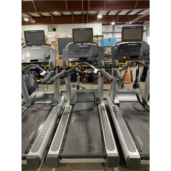 LIFE FITNESS FLEXDECK COMMERCIAL 120V ELECTRIC TREADMILL WITH LIFEFITNESS 17" HD TELEVISION