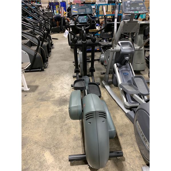 LIFE FITNESS 9500HR COMMERCIAL ELLIPTICAL CROSSTRAINER WITH DIGITAL DISPLAY