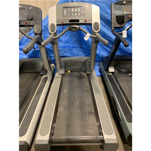 LIFE FITNESS FLEXDECK COMMERCIAL 120V ELECTRIC TREADMILL WITH DIGITAL DISPLAY