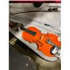 Image 2 : SKYLARK MV007 WOOD VIOLIN WITH BOW IN HARD TRANSPORT CASE ( MADE IN CHINA, 1 STRING MISSING )