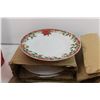 Image 3 : Poinsettia 17 Piece Porcelain Dinnerware Set