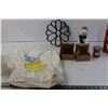 Image 1 : Various Christmas Items, Tote Bag, Velvet Hanger