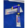 Image 1 : 1/4in x 1/4in x 1/4in Square Edge Grip Stainless Steel Notched Trowel (2ct)