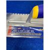 Image 2 : 1/4in x 1/4in x 1/4in Square Edge Grip Stainless Steel Notched Trowel (2ct)