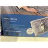 Image 2 : Heated Plush Throw  - Gray