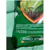 Image 2 : Scotts Turf Builder Green MAX Lawn Food- 12.6 Lbs