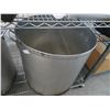 Image 2 : 2-Large Aluminum Stockpots - 2 X $