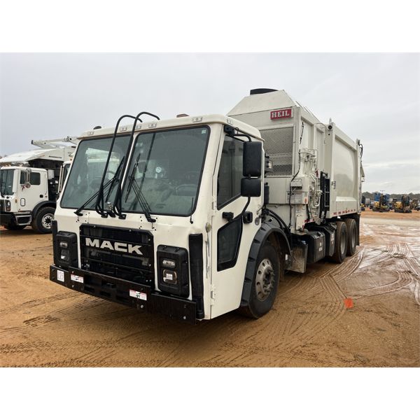2022 MACK LR64 Garbage / Sanitation Truck