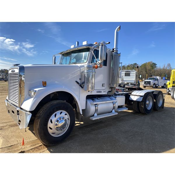 2006 FREIGHTLINER FLD120 Day Cab Truck