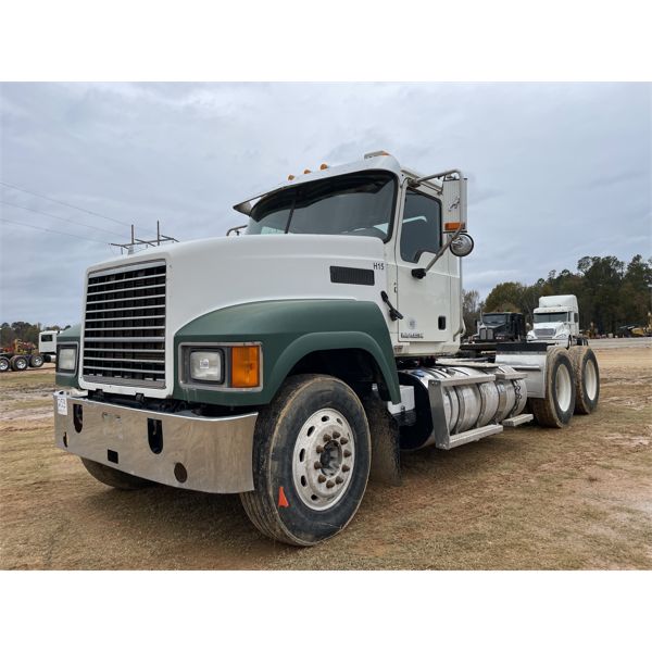 2014 MACK CHU613 Day Cab Truck