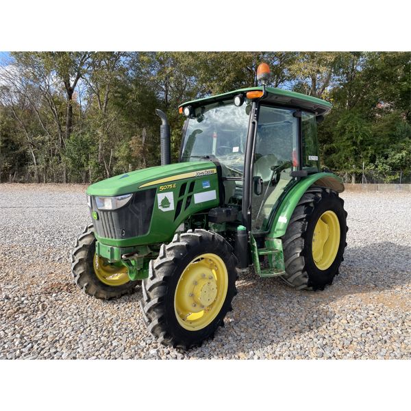 2018 JOHN DEERE 5075E Farm Tractor