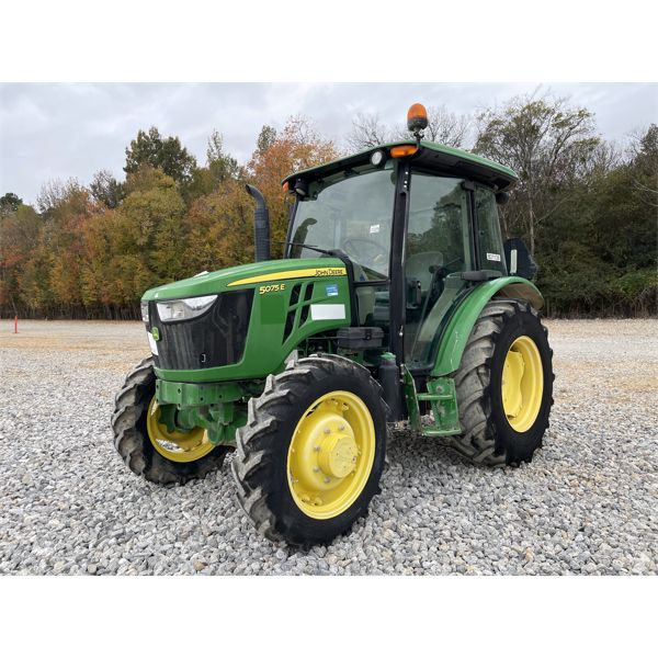 2018 JOHN DEERE 5075E Farm Tractor