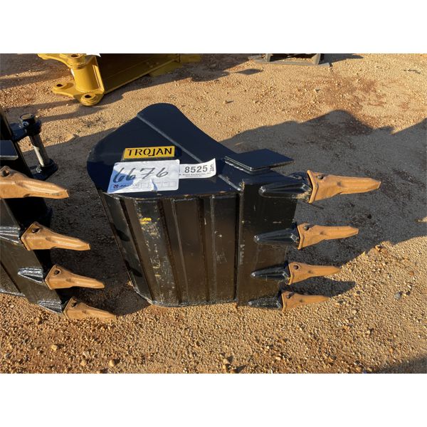 TROJAN 35CL-HD 24" BUCKET