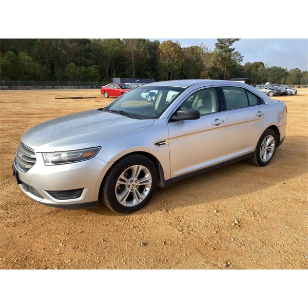 2015 FORD TAURUS Automobile