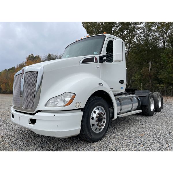 2014 KENWORTH T680 Day Cab Truck
