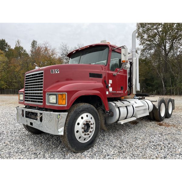 2008 MACK GU713 Day Cab Truck