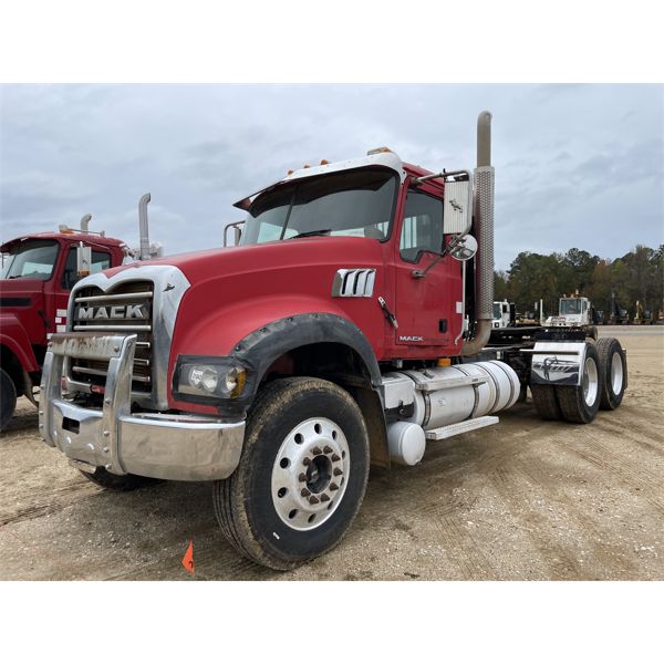 2009 MACK GU713 Day Cab Truck