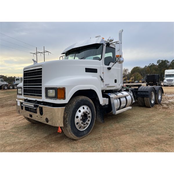 2014 MACK CHU613 Day Cab Truck