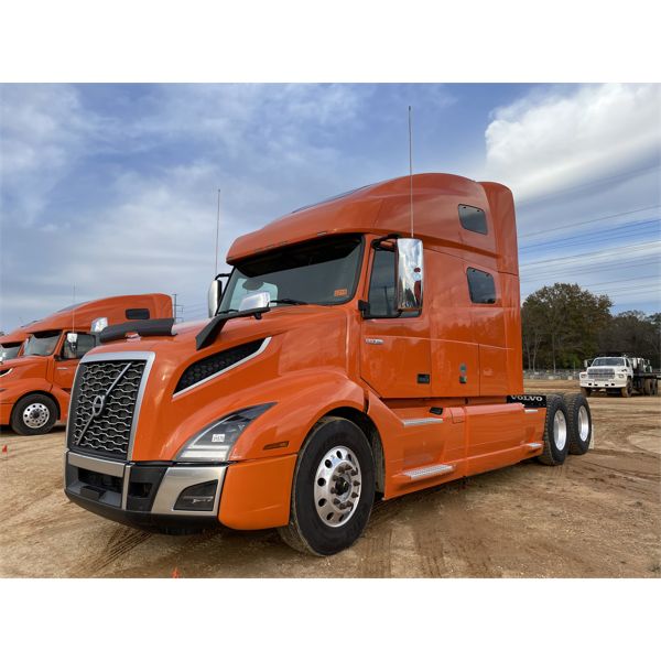 2019 VOLVO VNL760 Sleeper Truck