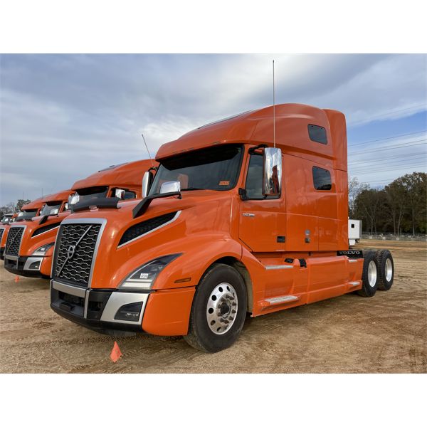2020 VOLVO VNL760 Sleeper Truck