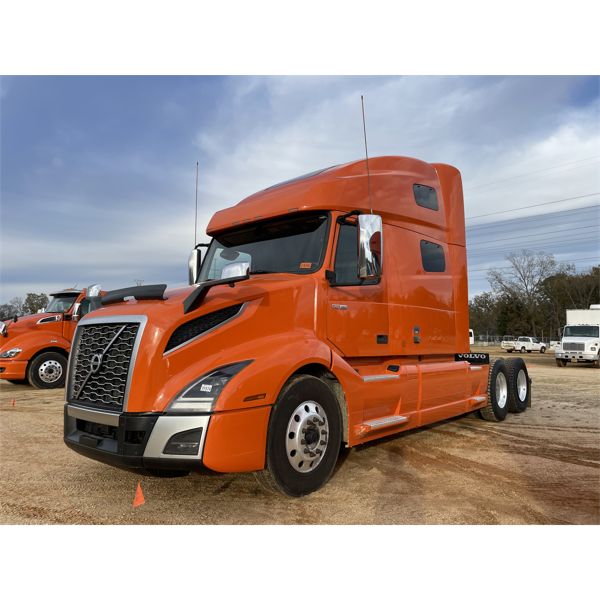 2020 VOLVO VNL760 Sleeper Truck