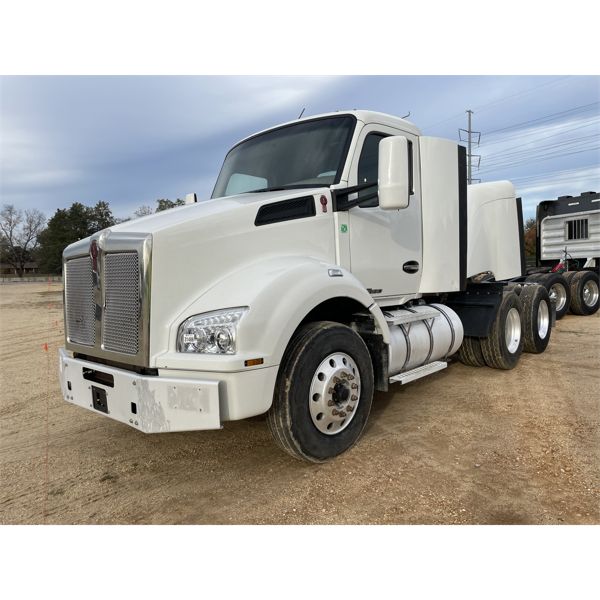 2019 KENWORTH T880 Day Cab Truck