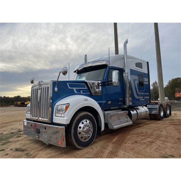 2023 KENWORTH W990 Sleeper Truck