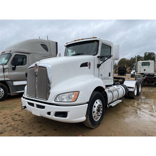 2014 KENWORTH T660 Day Cab Truck