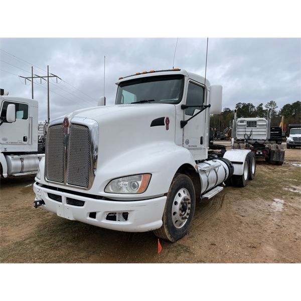 2014 KENWORTH T660 Day Cab Truck