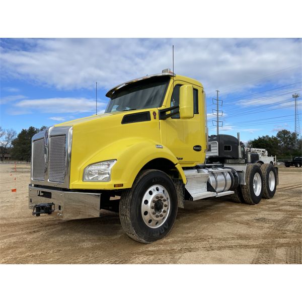 2018 KENWORTH T880 Day Cab Truck