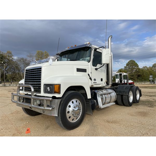 2020 MACK PI64T Day Cab Truck