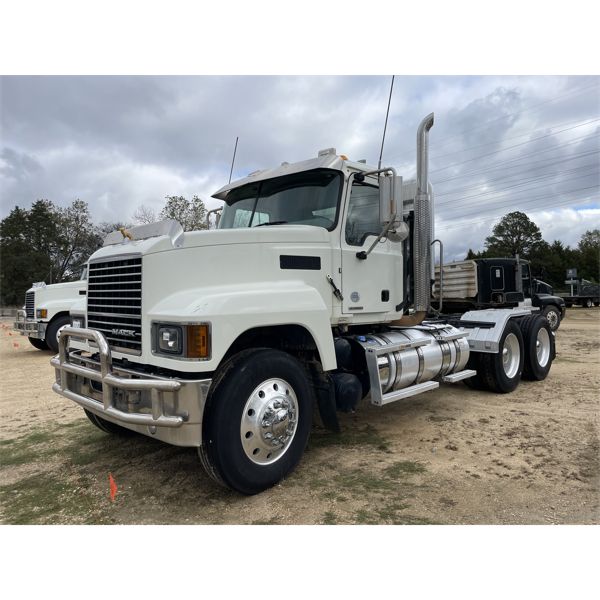 2019 MACK PI64T Day Cab Truck