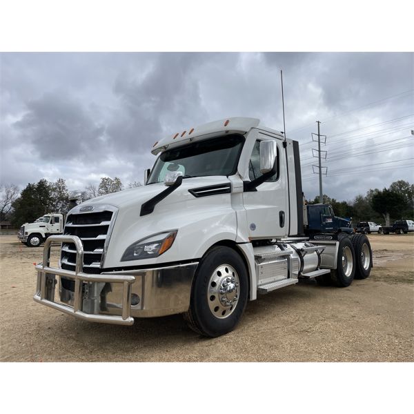 2020 FREIGHTLINER CASCADIA Day Cab Truck